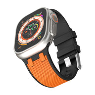 Bracelet pour Apple Watch en silicone noir et orange, ajustable, résistant à l'eau, texture tissée.