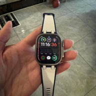 Bracelet silicone blanc et noir ajustable pour Apple Watch, modèle Gox, style sport robuste.