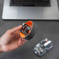 Bracelet silicone magnétique noir avec intérieur orange pour Apple Watch, design ajustable pro.