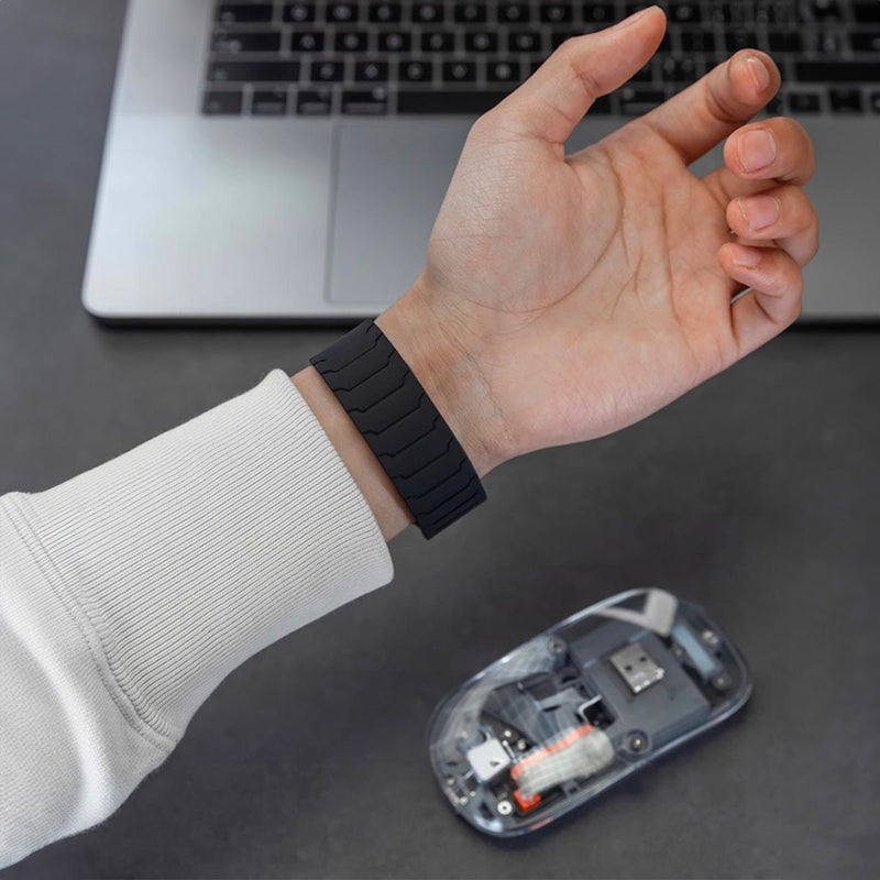 Bracelet en silicone noir magnétique et ajustable pour Apple Watch, design pro robuste.