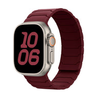 Bracelet en silicone magnétique bordeaux ajustable pour Apple Watch avec design pro.