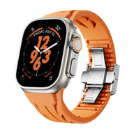 Bracelet en silicone orange avec fermeture papillon argentée, compatible Apple Watch 38-42 mm.