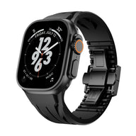 Bracelet en silicone noir pour Apple Watch avec fermeture papillon ajustable, design robuste et moderne.