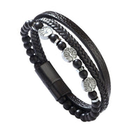 Bracelet multi-rangs noir en simili cuir avec perles noires et breloques arbre de vie en métal argenté.