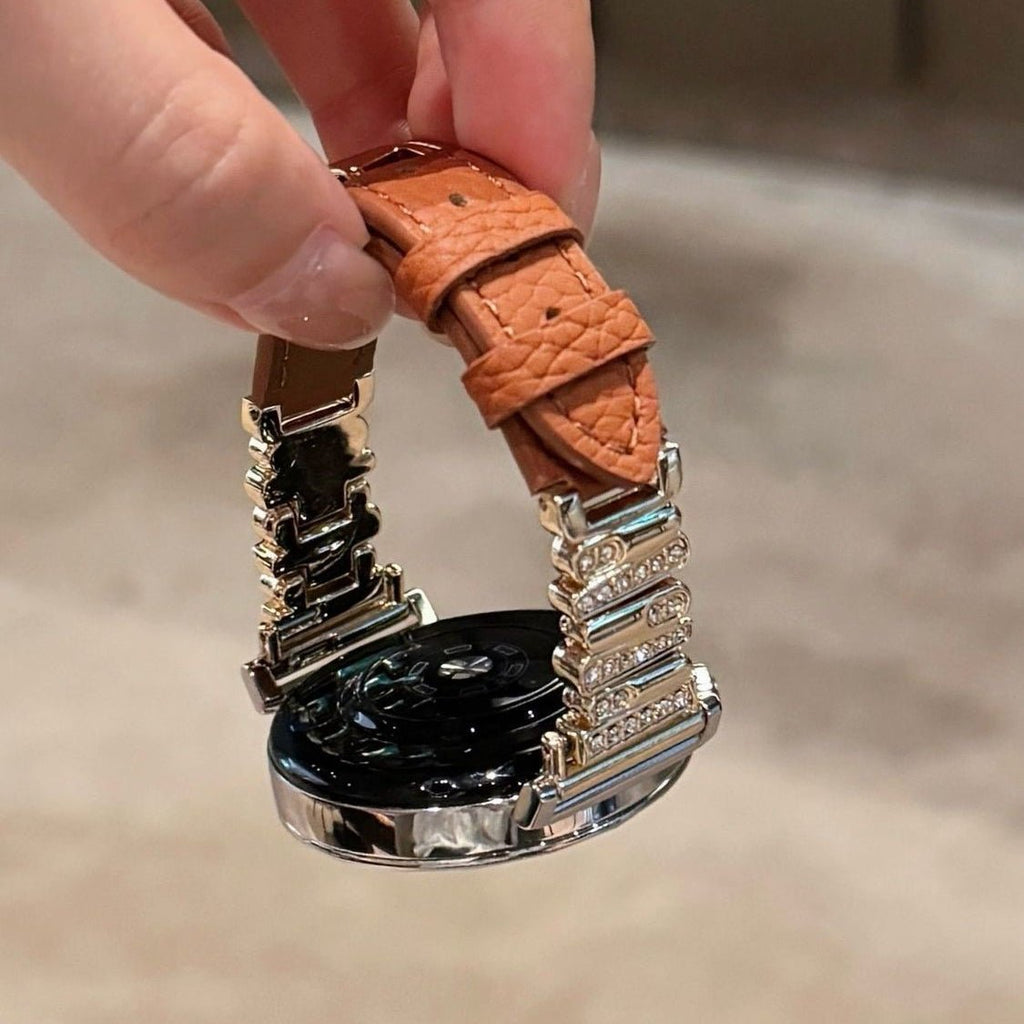 Bracelet en simili cuir vegan camel avec détails dorés et strass, compatible montres connectées.