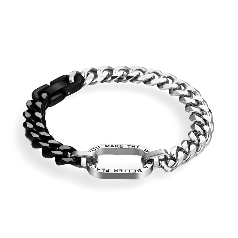 Bracelet en titane bi-colore argent et noir avec maillons larges et plaque gravée message bienveillant.
