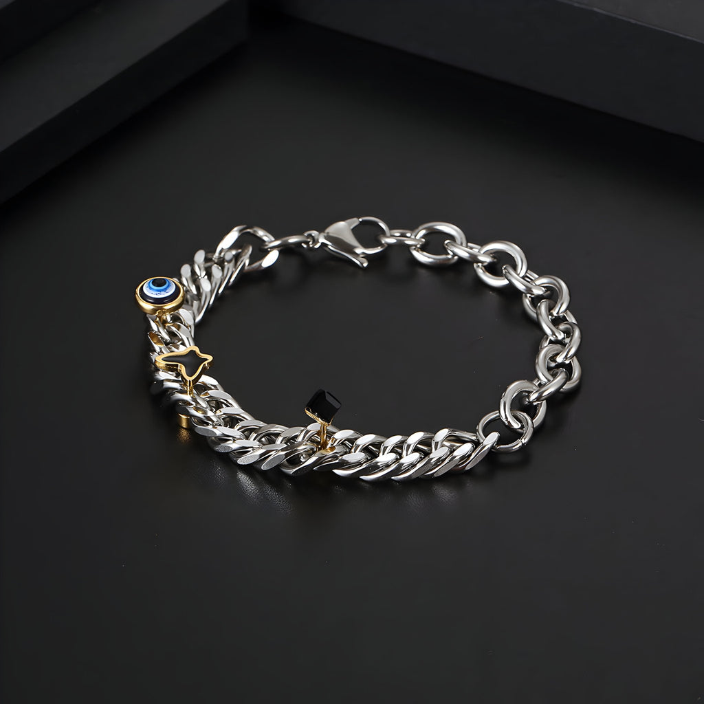 Bracelet homme en titane argenté avec chaîne épaisse, charms œil bleu et papillon doré.