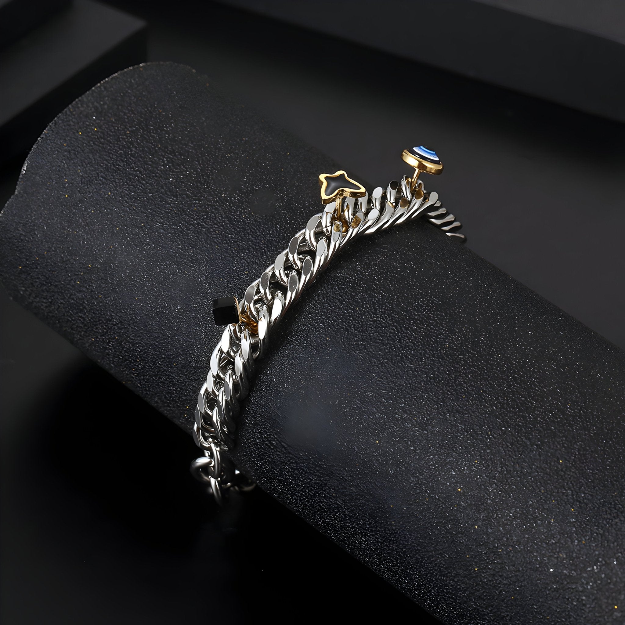 Bracelet en titane, charm oeil et papillon, pour homme, modèle Nolan - La Boutique du Bracelet