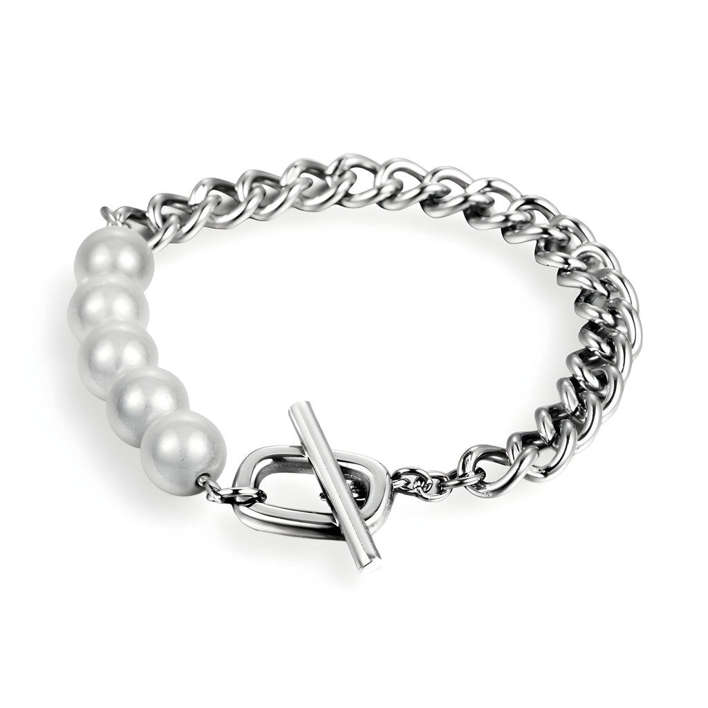 Bracelet en titane argenté à maille cubaine avec cinq perles blanches et fermoir toggle en T.
