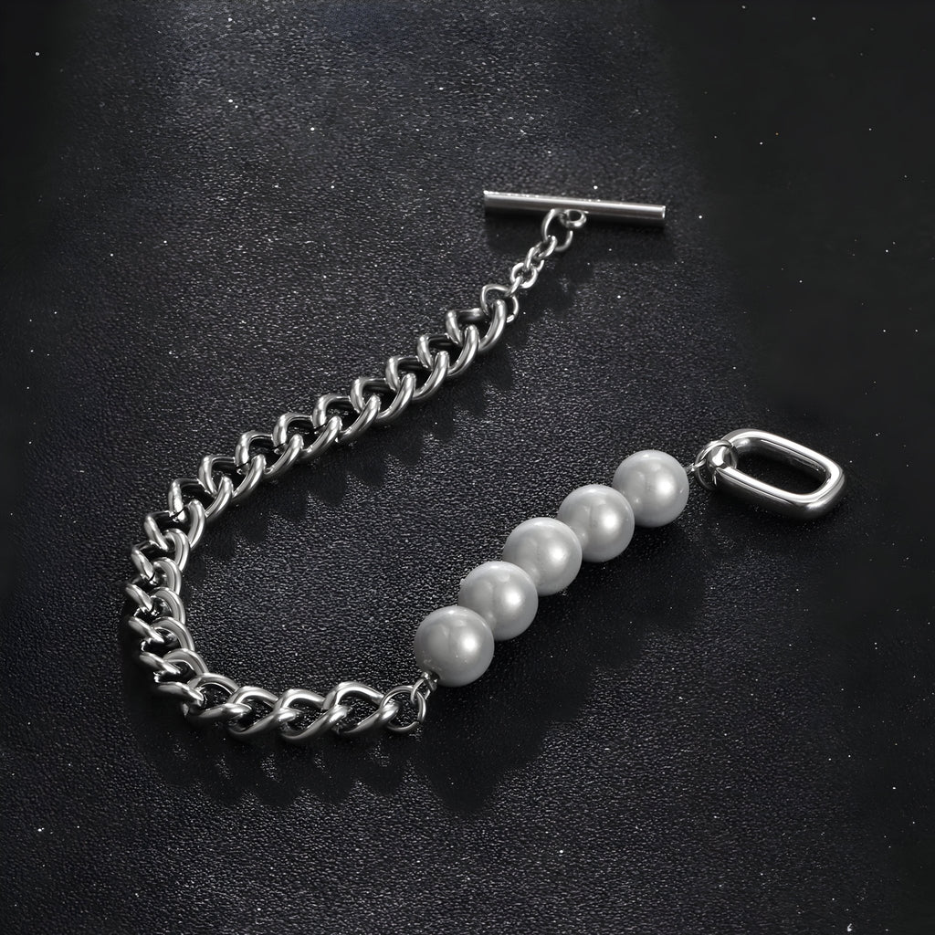 Bracelet homme en titane argenté avec chaîne maille cubaine et cinq perles rondes distinctives.