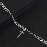 Bracelet homme en titane argenté à maille Figaro avec charm croix pendante, modèle Denver.