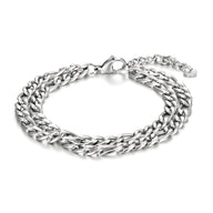 Bracelet en titane argenté à maille figaro double, fermoir mousqueton, style masculin.
