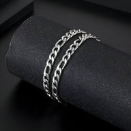 Bracelet homme en titane argenté, maille figaro double, finition polie brillante, style moderne.