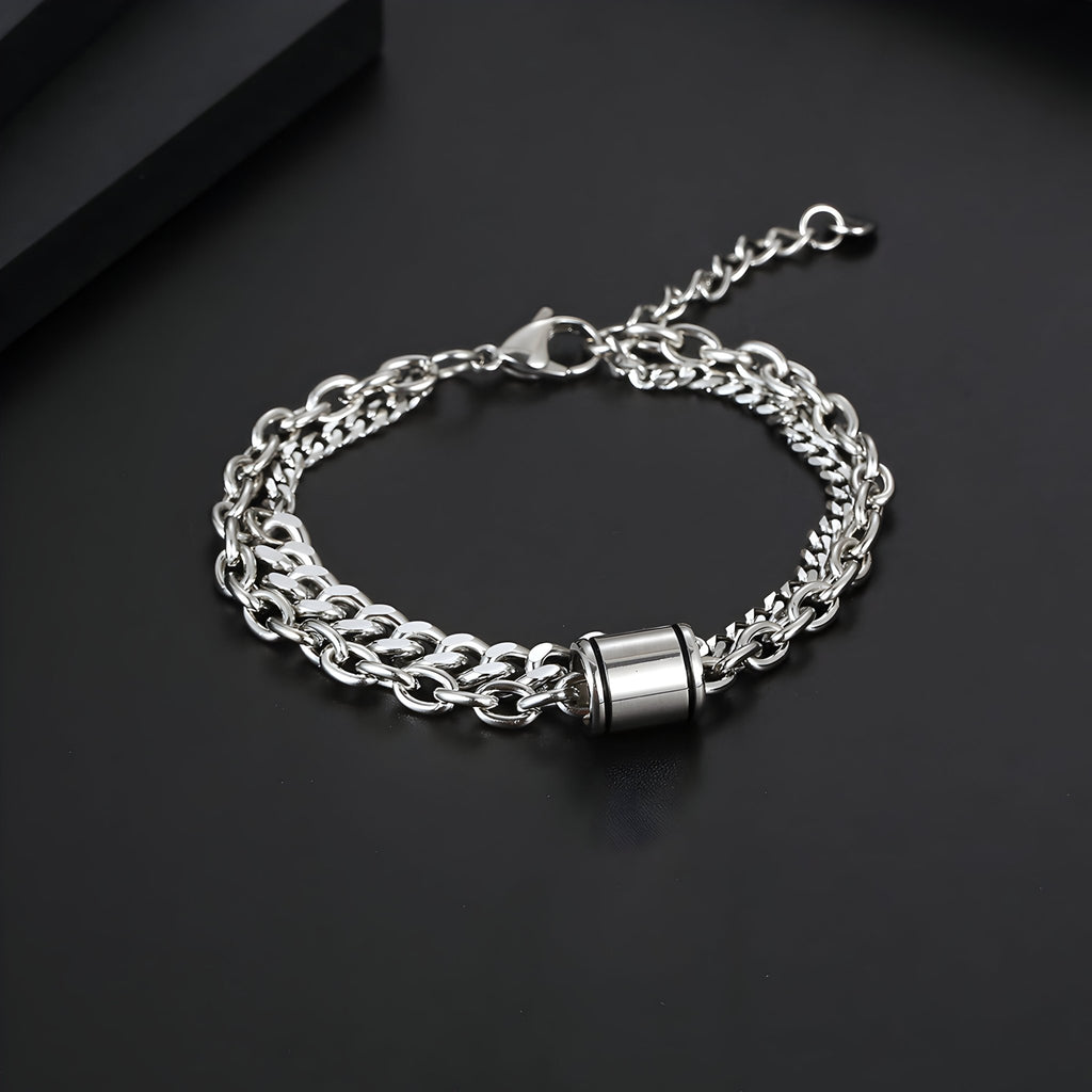 Bracelet homme en titane argenté avec double maille forçat et cubaine et détail capsule central lisse.