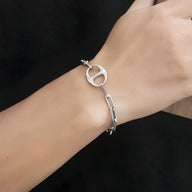 Bracelet homme titane argent, maille forçat avec lien rond élancé, style minimaliste élégant.