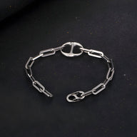 Bracelet homme en titane argenté avec maillons forçat épais et fermoir rond</s>.