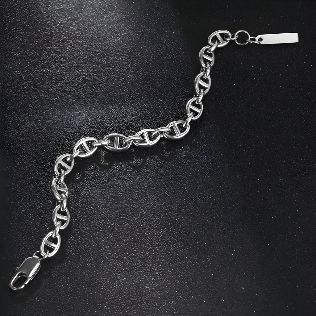 Bracelet homme en titane argenté avec maille marine large et fermoir mousqueton.