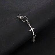 Bracelet en titane argenté avec maille serpent et ornement croix, fermoir à ressort.