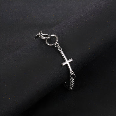 Bracelet en titane argenté avec maille serpent et ornement croix, fermoir à ressort.