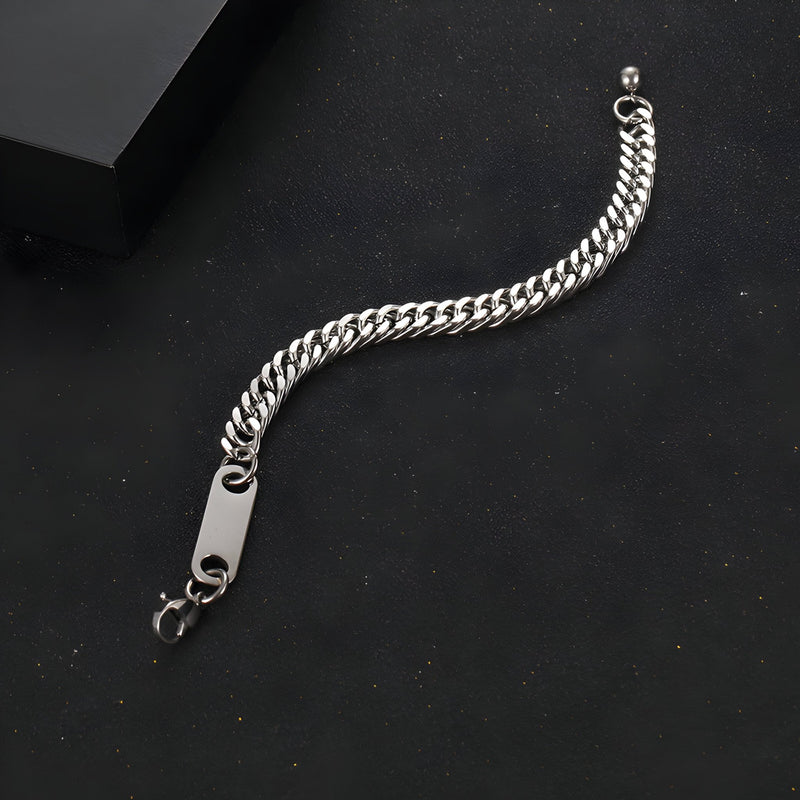 Bracelet argenté en titane maille spiga avec plaque personnalisable et fermoir mousqueton.