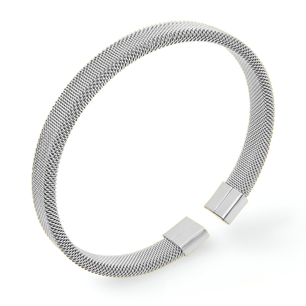 Bracelet rigide en titane argenté, finition tressée fine, fermoir carré lisse.