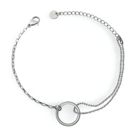 Bracelet fin en titane argent avec double chaîne et anneau circulaire minimaliste.