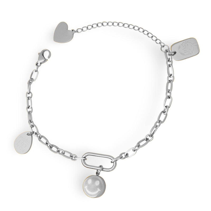 Bracelet argenté avec maillons ovales et quatre médaillons variés, design délicat féminin.