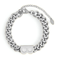 Bracelet chaîne épaisse en titane argenté avec pendentif lettre B plaqué or.