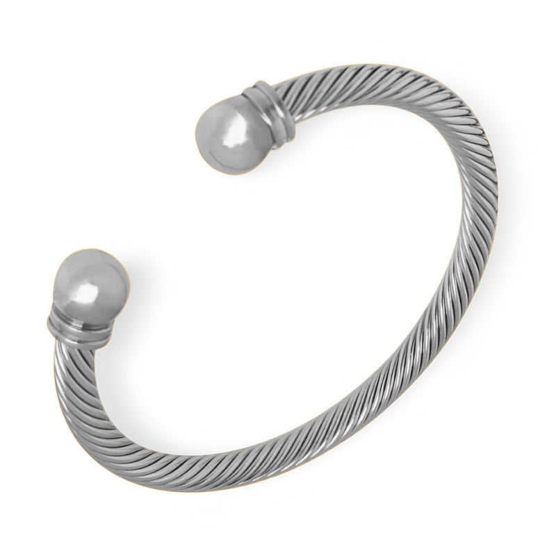 Bracelet rigide en titane torsadé argent avec extrémités sphériques lisses.