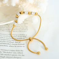 Bracelet rigide en titane plaqué or avec perles dorées et pierres de cristal scintillantes, modèle Nancy.