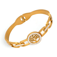 Bracelet en titane doré avec pendentif arbre de vie orné de petits cristaux.