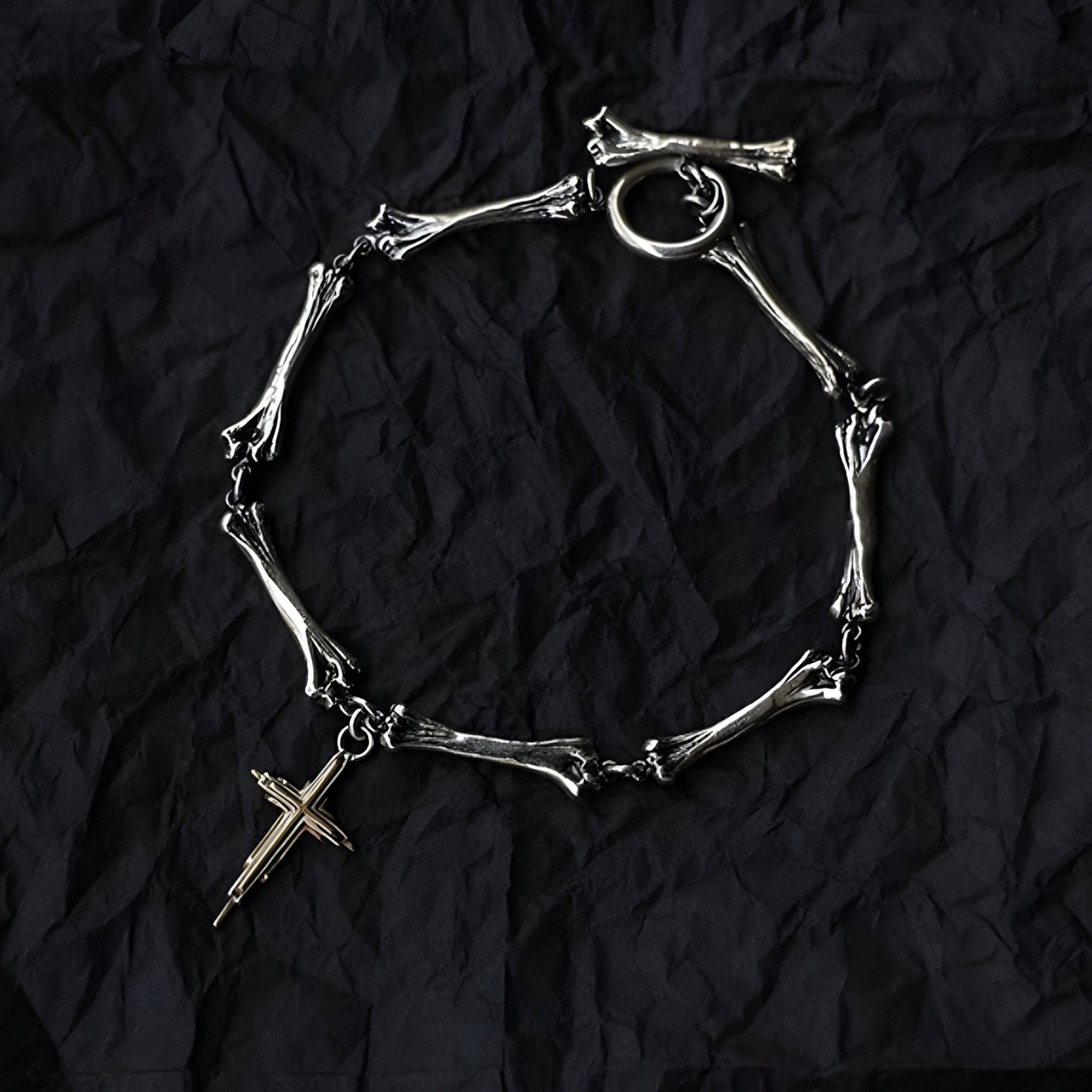 Bracelet en titane, style ossement, croix chrétienne, pour homme, modèle Nolhan - La Boutique du Bracelet