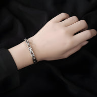 Bracelet homme en titane triple maille argent et noir, modèle Irwin, style moderne.