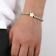 Bracelet mixte blanc en turquoise avec motif étoilé doré, style moderne et épuré.