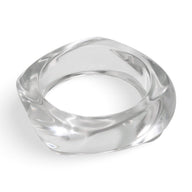 Bracelet épais carré en acrylique transparent avec surfaces ondulées et effet lisse.
