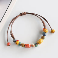 Bracelet estivale en perles de céramique, cordon ciré, formes abstraites, look moderne, modèle Saloua - La Boutique du Bracelet