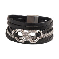 Bracelet multi-rangs noir en simili vegan avec strass, motif infini argenté et fermoir magnétique élégante.
