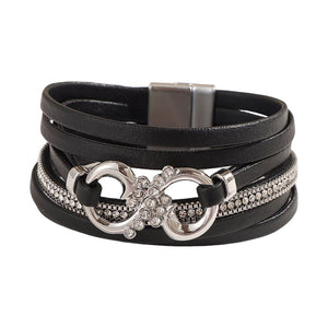 Bracelet multi-rangs noir en simili vegan avec strass, motif infini argenté et fermoir magnétique élégante.