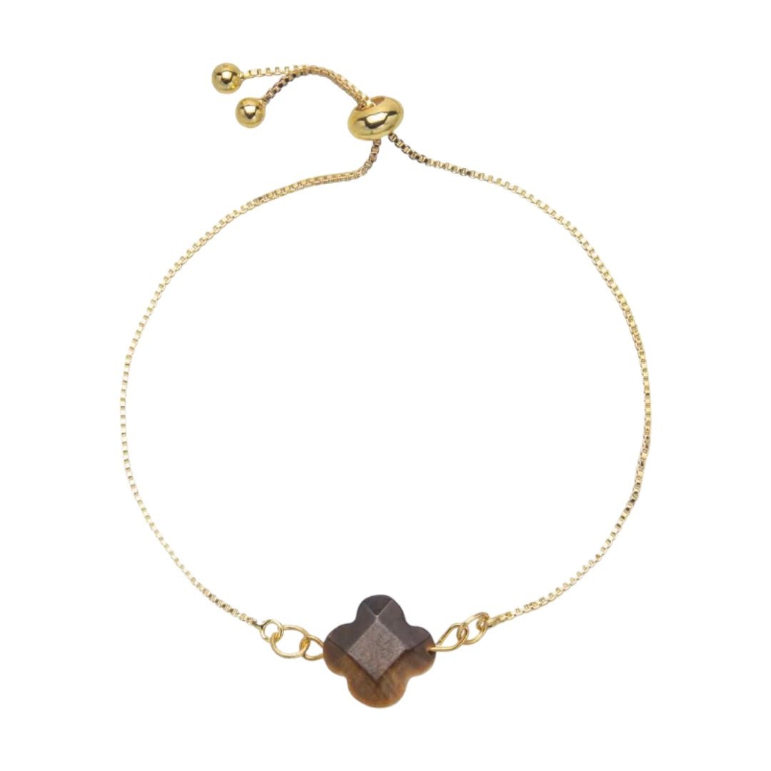 Bracelet à cordon doré fin avec pierre naturelle taillée en forme de trèfle, fermoir coulissant doré.