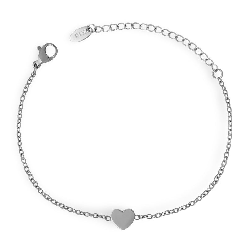 Bracelet fin en argent avec petit motif cœur au centre et chaîne délicate.