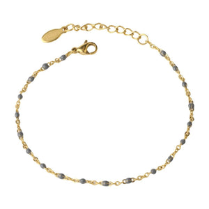 Bracelet fin en acier inoxydable doré, maille forçat avec petites perles colorées grises, fermoir mousqueton réglable.