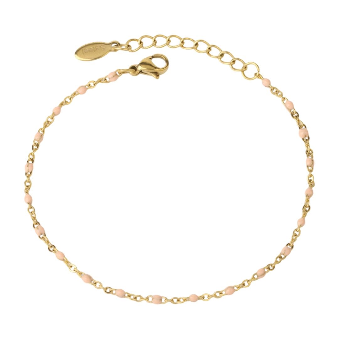 Bracelet fin en acier inoxydable doré avec maille forçat et perles colorées, fermoir mousqueton réglable.