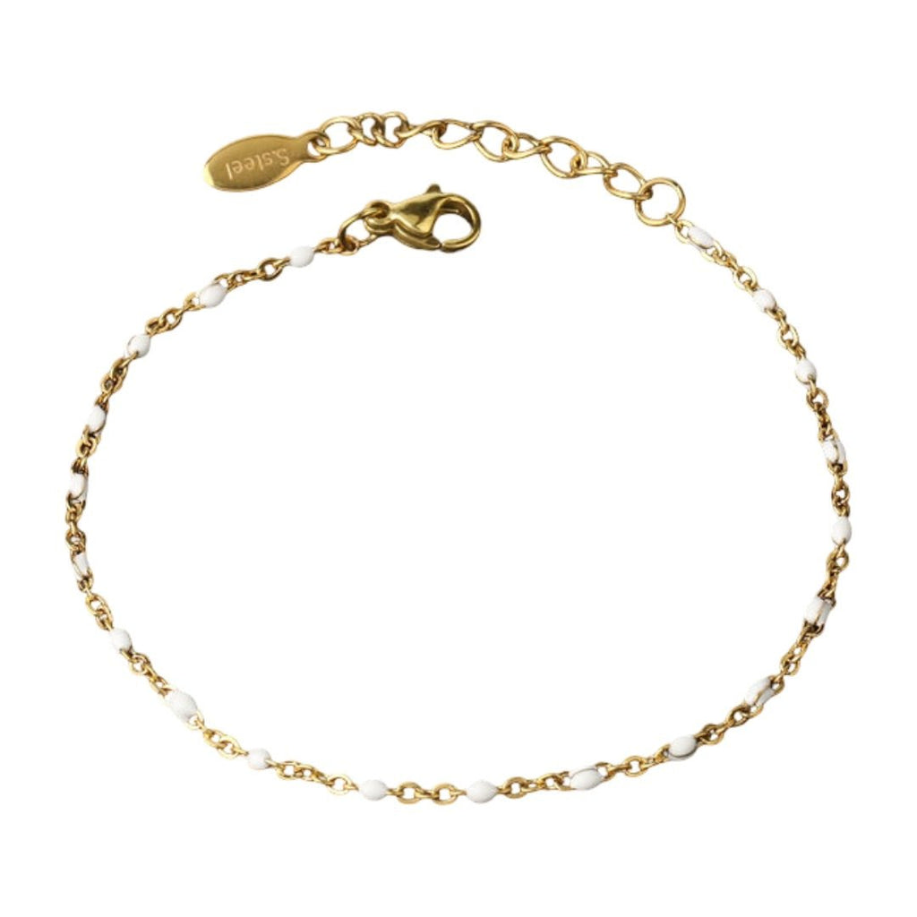 Bracelet fin doré en acier inoxydable avec maille forçat plaquée or, perles colorées et fermoir mousqueton réglable.