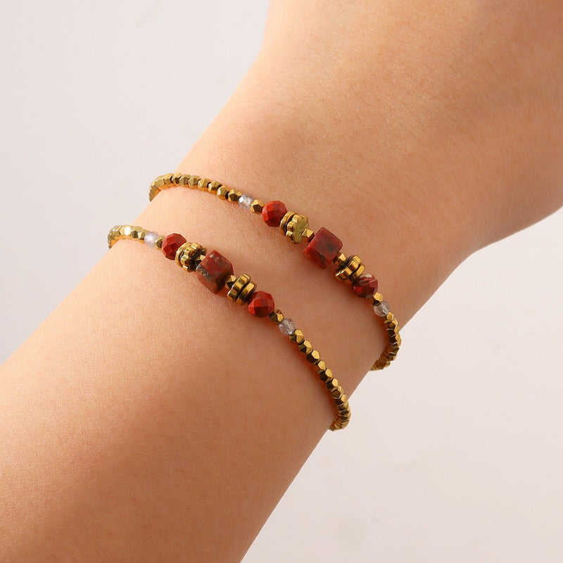 Pulsera fina para mujer de acero inoxidable, adornada con perlas doradas, realzada con jaspe rojo y decorada con cristales brillantes, ideal para un estilo elegante, modelo Valène