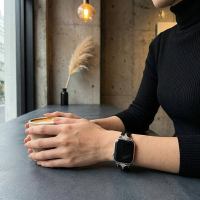 Bracciale sottile da donna, similpelle effetto coccodrillo, connettori con strass brillanti, compatibile con Apple Watch, eleganza al polso, modello Crozia
