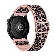 Bracelet Garmin en nylon tissé motif léopard rose et noir avec boucle coulissante et système de libération rapide.