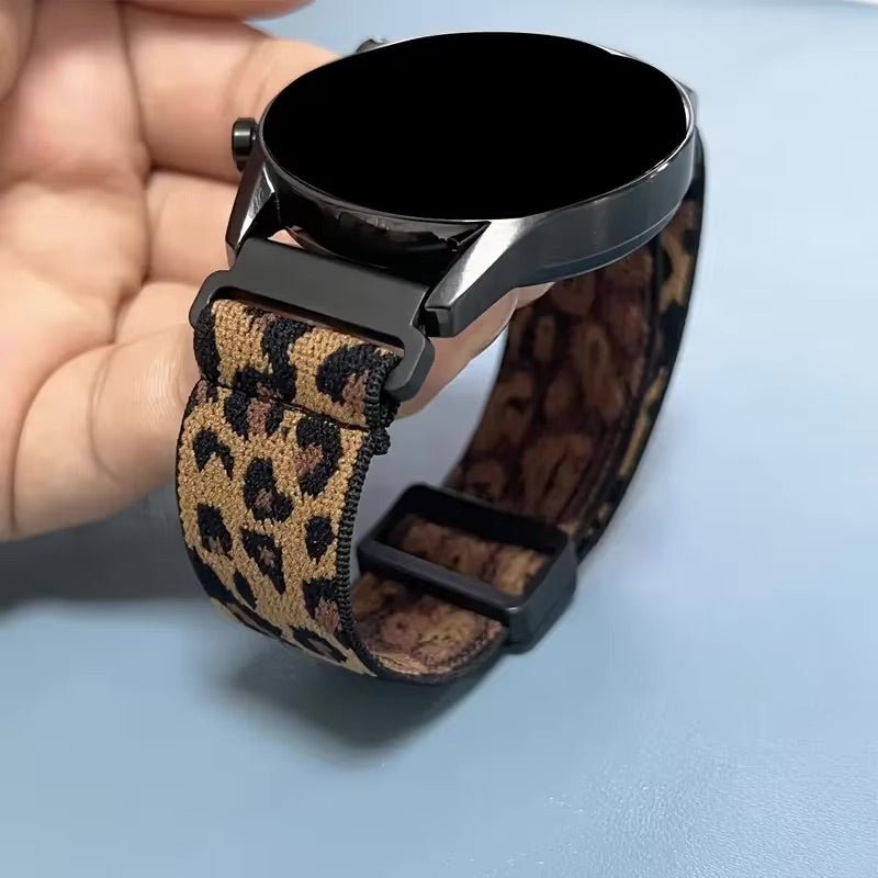 Bracelet Garmin en nylon tissé motif léopard marron et noir avec boucle coulissante noire, modèle Zorus.