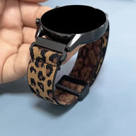 Bracelet Garmin en nylon tissé motif léopard marron et noir avec boucle coulissante noire, modèle Zorus.