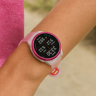 Bracelet montre silicone rose clair avec design aéré et boucle ajustable, style sportif léger.