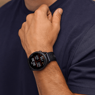 Bracelet Garmin silicone noir à fixation rapide avec perforations pour montre Forerunner, design léger et sportif.